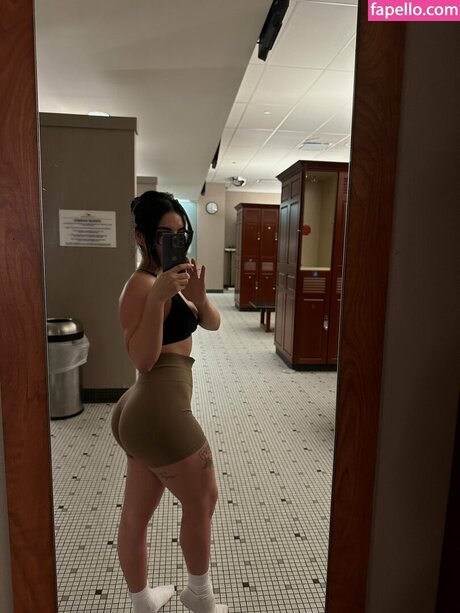 Naakte gelekte OnlyFans-foto van Mercedesthetrainer