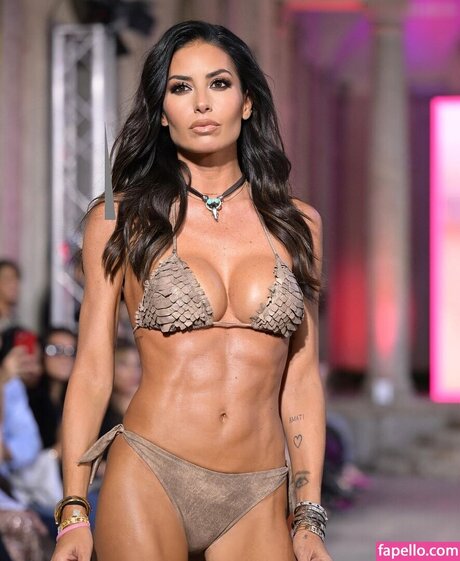 Naakte gelekte OnlyFans-foto van Elisabetta Gregoraci