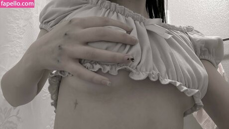 Naakte gelekte OnlyFans-foto van Veildose