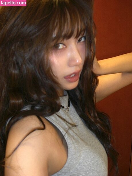 Naakte gelekte OnlyFans-foto van Fromseowon