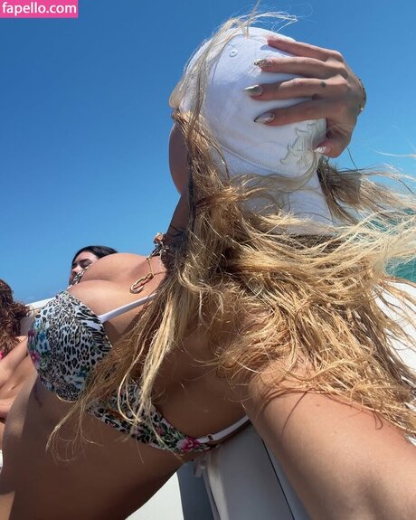 Naakte gelekte OnlyFans-foto van Abigailwhhite
