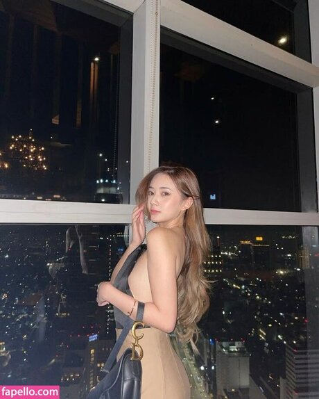 Naakte gelekte OnlyFans-foto van Lauraziphora