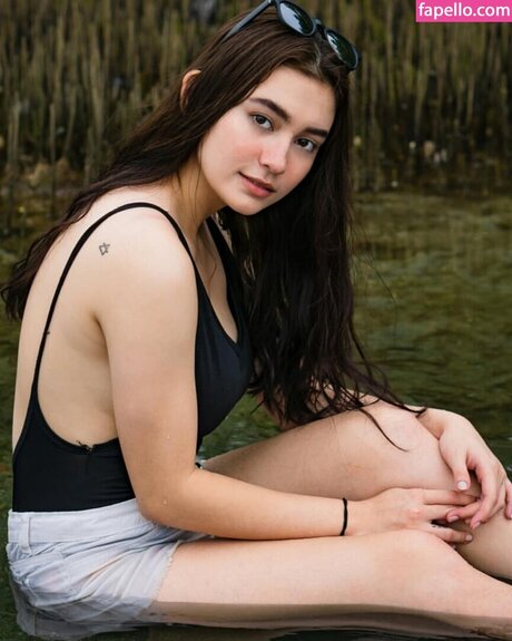 Naakte gelekte OnlyFans-foto van Katrina Dovey