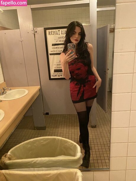 Naakte gelekte OnlyFans-foto van Bailey Meyers