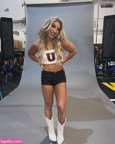 Naakte gelekte OnlyFans-foto van Thea Hail