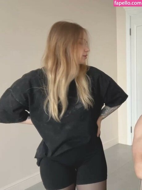 Naakte gelekte OnlyFans-foto van Morpheya