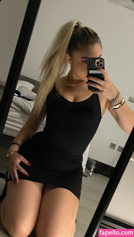 Naakte gelekte OnlyFans-foto van Charlie Ferarie