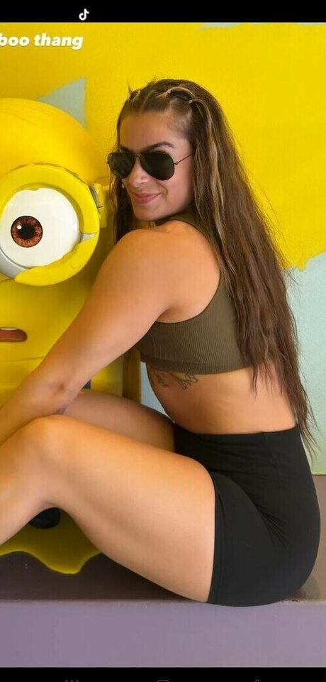 Naakte gelekte OnlyFans-foto van Sirena Linton