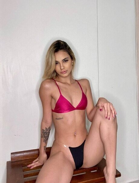 Naakte gelekte OnlyFans-foto van Doris Medeiros