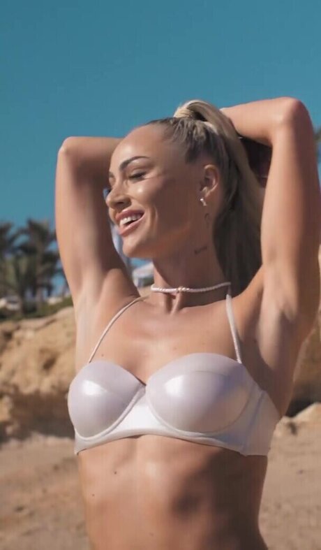 Naakte gelekte OnlyFans-foto van Alisha Lehmann