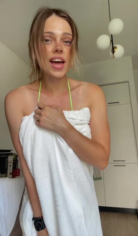 Naakte gelekte OnlyFans-foto van Velvet Tatti