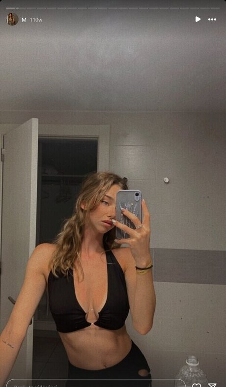 Naakte gelekte OnlyFans-foto van Nursevirg