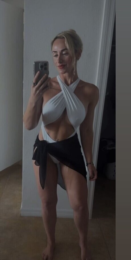 Naakte gelekte OnlyFans-foto van Carolina Monsalve