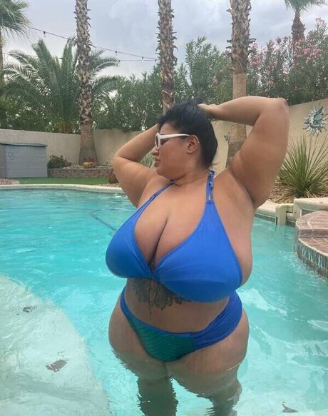 Naakte gelekte OnlyFans-foto van Sofia Rose