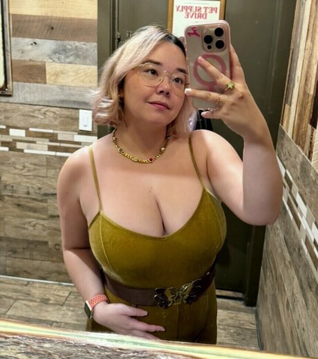 Naakte gelekte OnlyFans-foto van Bingsuccino