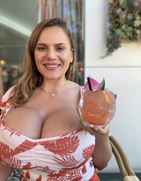 Naakte gelekte OnlyFans-foto van Jazmyneday