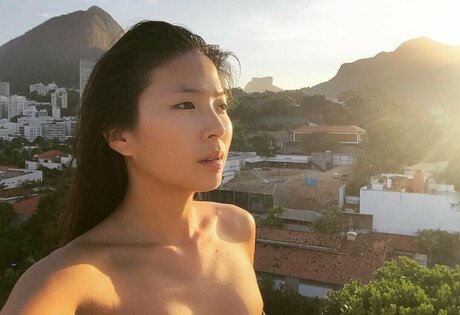 Naakte gelekte OnlyFans-foto van Jani Zhao