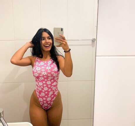 Naakte gelekte OnlyFans-foto van Lara Camilo