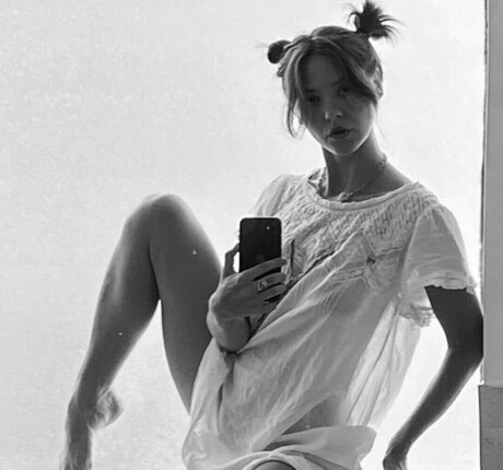 Naakte gelekte OnlyFans-foto van Dora Jar