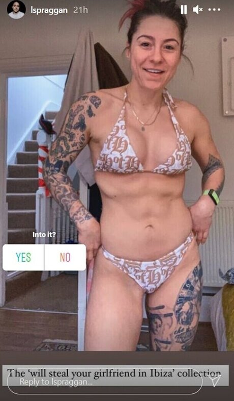 Naakte gelekte OnlyFans-foto van Lucy Spraggan