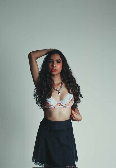 Naakte gelekte OnlyFans-foto van Sol Rara