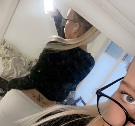 Naakte gelekte OnlyFans-foto van Nelli Virtanen
