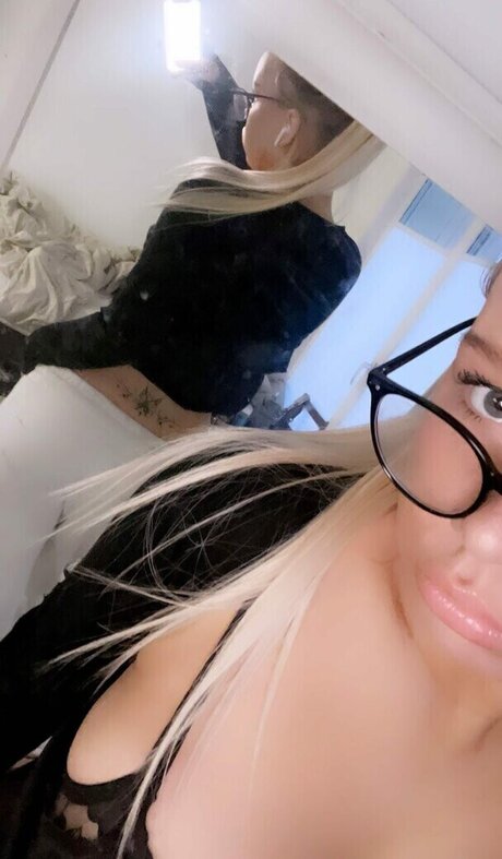 Naakte gelekte OnlyFans-foto van Nelli Virtanen