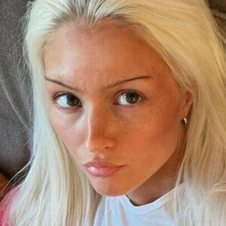 Naakte gelekte OnlyFans-foto van Annagretaaaa