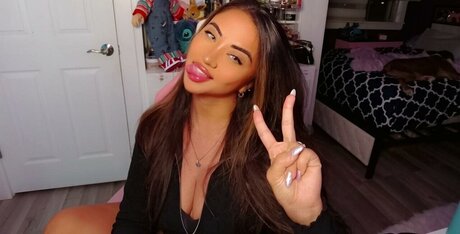 Naakte gelekte OnlyFans-foto van Selenalenaxo