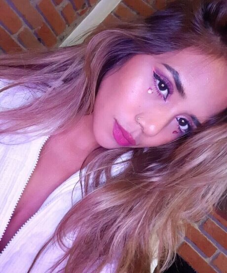 Naakte gelekte OnlyFans-foto van Saturnna Moon