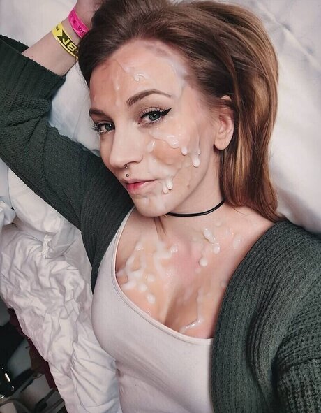 Naakte gelekte OnlyFans-foto van Inzaynia