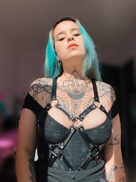 Naakte gelekte OnlyFans-foto van The Moon Lady