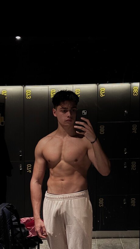 Naakte gelekte OnlyFans-foto van Pierre 