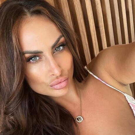 Naakte gelekte OnlyFans-foto van         