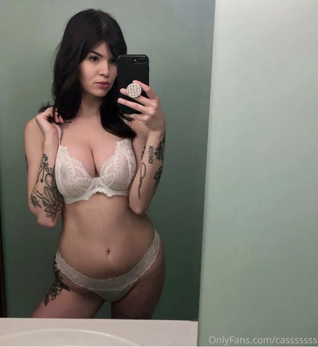 Naakte gelekte OnlyFans-foto van Cassbwell
