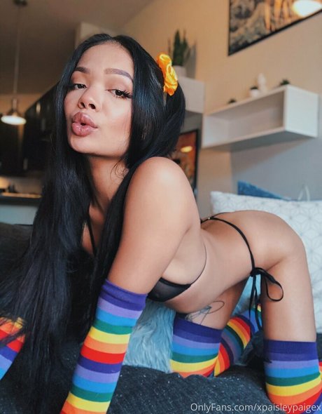 Naakte gelekte OnlyFans-foto van Paisley Paige