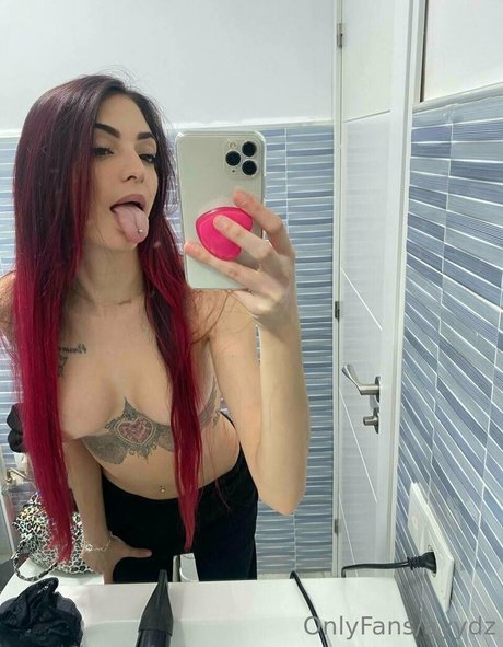 Naakte gelekte OnlyFans-foto van Hhadesgirl