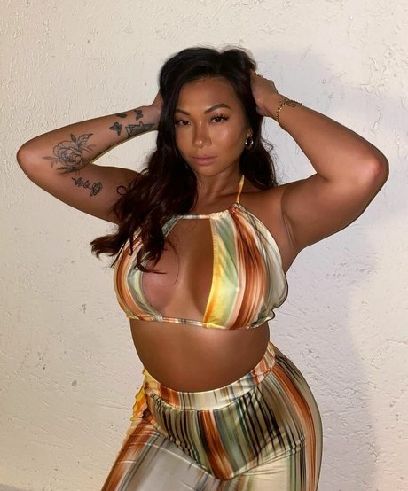 Naakte gelekte OnlyFans-foto van Cassyeungmoney