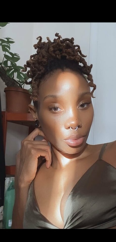 Naakte gelekte OnlyFans-foto van Venusmoon3