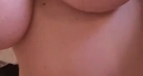 Naakte gelekte OnlyFans-foto van Theukcouple