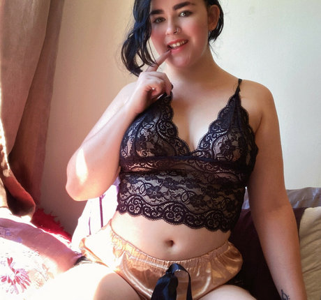 Naakte gelekte OnlyFans-foto van Vanessa Strawberry
