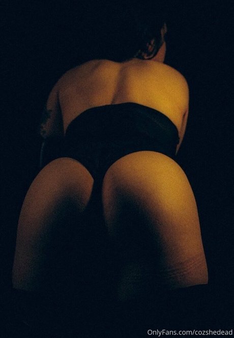 Naakte gelekte OnlyFans-foto van Cozshedead