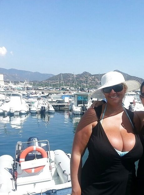 Naakte gelekte OnlyFans-foto van Laura Leonardi