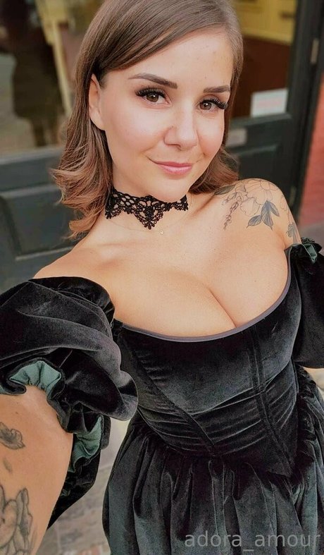Naakte gelekte OnlyFans-foto van Adoraamour