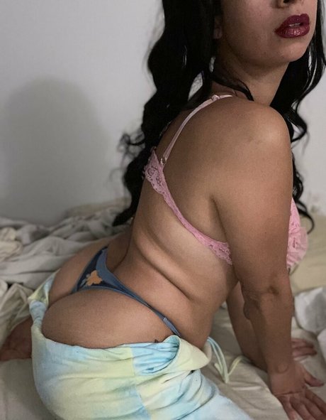 Naakte gelekte OnlyFans-foto van Avatreatsss