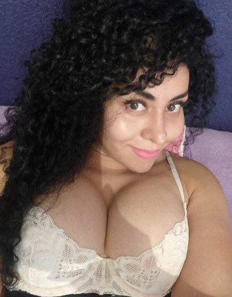 Naakte gelekte OnlyFans-foto van Antonellachinita