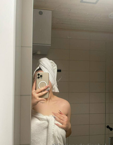 Naakte gelekte OnlyFans-foto van Aljonadarlingbaby