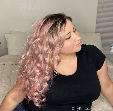 Naakte gelekte OnlyFans-foto van Thickluxuryfree