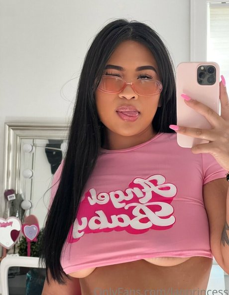 Naakte gelekte OnlyFans-foto van Laoprincess