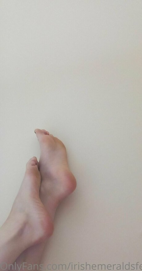 Naakte gelekte OnlyFans-foto van Irishemeraldsfeet